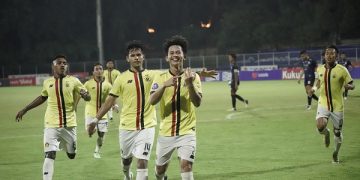 Risna Prahalabenta saat berkostum Persik Kediri. Foto: Ist