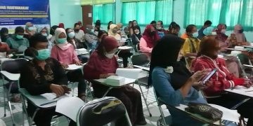 Sejumlah ODHA di Tulungagung mengikuti kegiatan pembekalan dari KPA. Foto: Bacaini/Setiawan