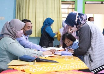 Dinsos Kota Kediri Salurkan Bantuan Atensi Anak Yatim Piatu