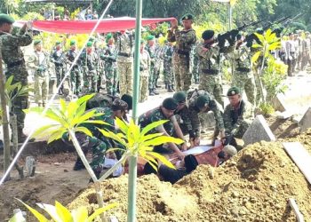 Pangkostrad Pimpin Upacara Pemakaman Pratu Anumerta Beryl