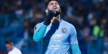 Kiper Adilson Maringa jadi pahlawan kemenangan Arema FC. Foto: Arema FC Official