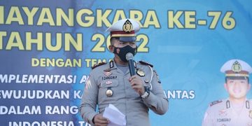 Kasat Lantas Polres Kediri saat memberikan sosialisasi tertib berlalu lintas di SLG Kabupaten Kediri. Foto: Bacaini