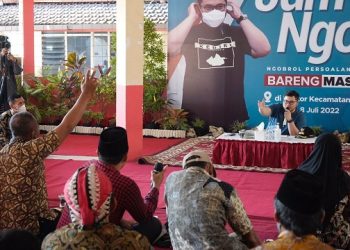 Jumat Ngopi bersama Mas Dhito di Kantor Kecamatan Grogol. Foto: Ist