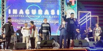 Wali Kota Kediri saat hadir pada acara Malam Inagurasi Mahasiswa UNP Kediri. Foto: Ist