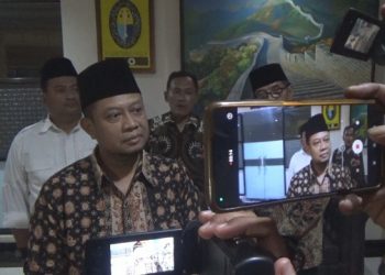 Ketua Umum Dewan Pimpinan Pusat Organisasi Shiddiqiyyah, Joko Hermanto saat diwawancara wartawan. Foto: Bacaini/Syailendra