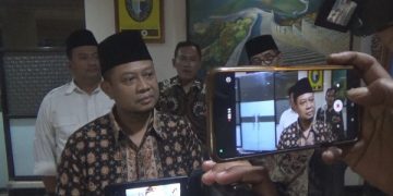 Ketua Umum Dewan Pimpinan Pusat Organisasi Shiddiqiyyah, Joko Hermanto saat diwawancara wartawan. Foto: Bacaini/Syailendra