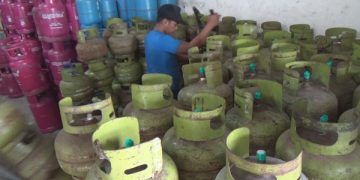 Stok LPG di gudang milik agen LPG di Jombang menumpuk. Foto: Bacaini/Syailendra