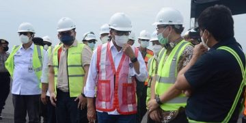 Menteri Perhubungan meninjau proyek Bandara Kediri. Foto: Ist