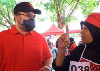 Detik-detik Bupati Kediri Dilabrak di Depan Umum