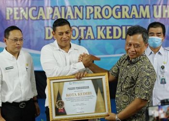 Wali Kota Kediri Terima Penghargaan Dari BPJS Provinsi Jatim