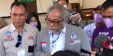 Ketua Komnas PA, Arist Merdeka Sirait di PN Malang. Foto: Bacaini/A.Ulul