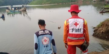 Proses pencarian korban tenggelam. Foto: PMI Kabupaten Malang