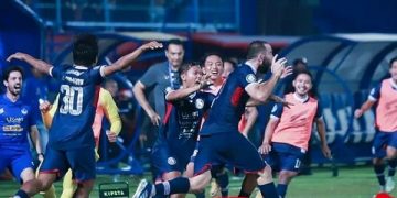 Selebrasi Sergio Silva usai cetak gol kemenangan Arema FC. Foto: Arema FC Official