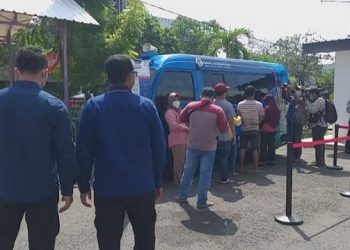 Layanan Penukaran Uang Baru BI Kediri Diserbu Warga