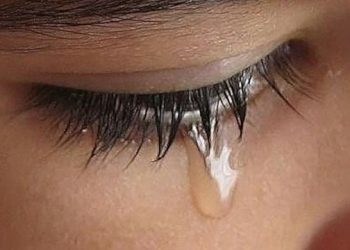 Cara Mudah Menahan Tangis Disaat Yang Tidak Tepat