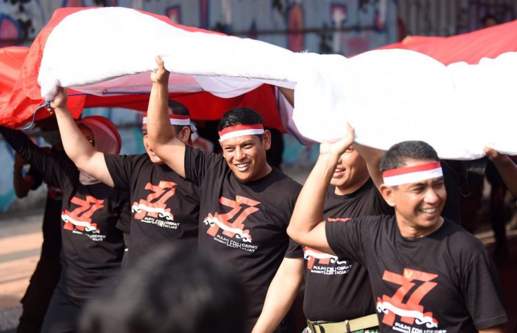 Wujud Patriotisme, Wali Kota Kediri Ikut Kawal Kirab Merah Putih Raksasa