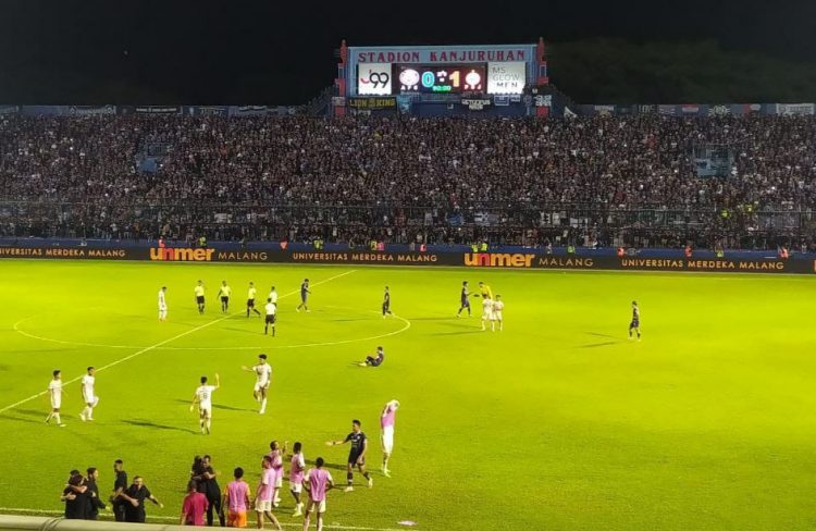 Kalah Kandang, Singo Edan Diterkam Macan Kemayoran