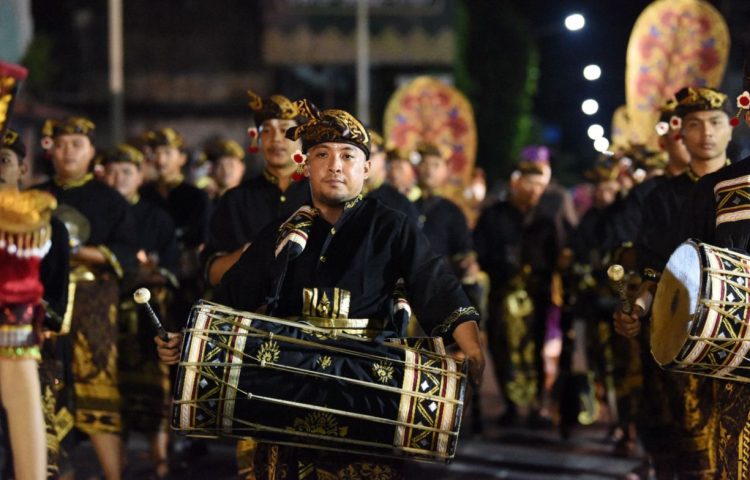 Kabupaten Jembrana Tampilkan Kisah Mahabharata di Kediri Nite Carnival 2022