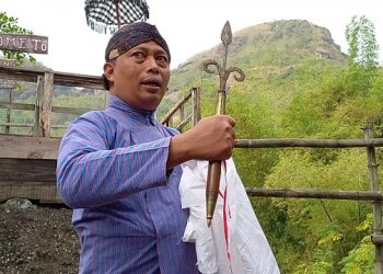 Budayawan Tulungagung Hibahkan 2 Pusaka Asli Desa Tanggung