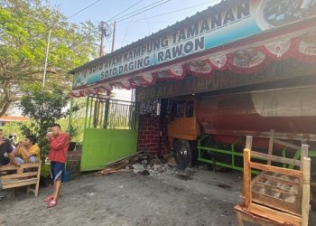 Ditabrak Truk Tangki, Begini Penampakan Warung Soto di Kediri