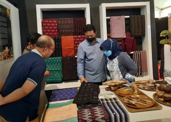 Wali Kota Madiun Diam-Diam Borong Tenun Ikat, Ini Respon Mas Abu