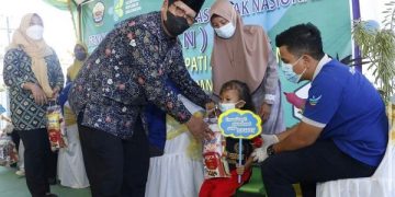 Imuniasasi anak di Bangkalan. Foto: Bacaini/Rusdi