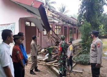 Bangunan SMP di Trenggalek Roboh Usai Diguyur Hujan Deras