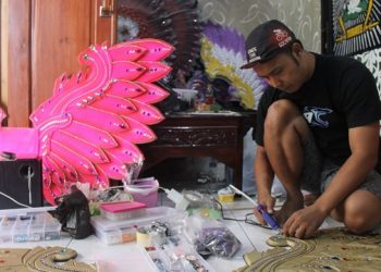 Perajin Kostum Karnaval di Tulungagung Banjir Orderan Agustusan