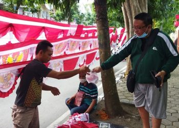 Momen Agustusan Jadi Ladang Rezeki Penjual Bendera Musiman