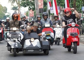 Persiapan Panjalu Skuter Festival, Mas Dhito Panasi Mesin Vespa