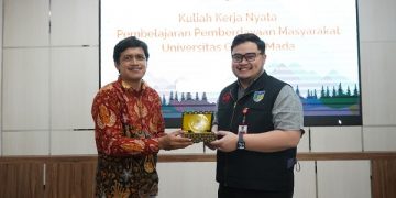 Mas Dhito saat melakukan pertemuan dengan Mahasiswa KKN dari UGM. Foto: Ist