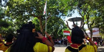 Upacara bendera peringatan berdirinya NKRI 18 Agustus 1945. Foto: Bacaini/Darman