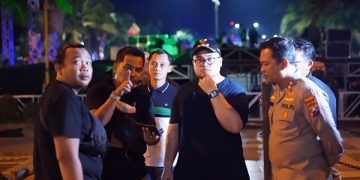 Mas Dhito mengecek lokasi konser Iromo Tresno di SLG. Foto: Ist