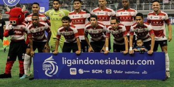Kesebelasan Madura United sebelum pertandingan melawan Dewa United. Foto: Ist