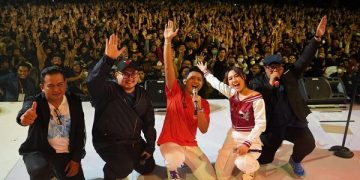 Mas Dhito menyapa masyarakat di panggung konser Iromo Tresno. Foto: Ist