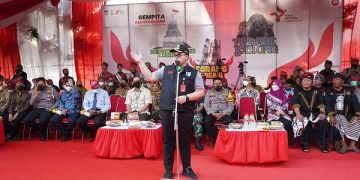 Mas Dhito saat hadir dalam kegiatan parade di kawasan SLG. Foto: Ist