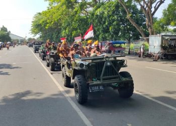 Iring-Iringan Alutista Semarakkan Hari Veteran Nasional
