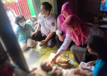 Ringankan Beban ODKB, Dinsos Kota Kediri Rutin Salurkan Bansos