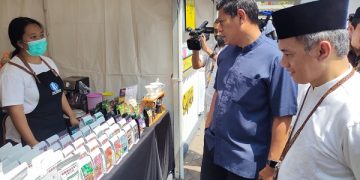 Kepala KPwBI Kediri bersama Wali Kota Kediri saat pembukaan FESyar 2022. Foto: Bacaini/AK.Jatmiko
