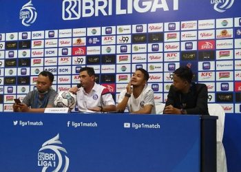 Buntut Pecahnya Rekor Tak Terkalahkan, Aremania Desak Almeida Mundur