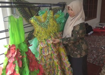 Guru Honorer Raup Cuan Dari Bisnis Bungkus Kopi