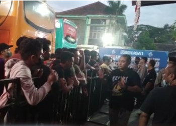 Kalah di Kandang, Persikmania Teriakkan ‘Arthur Out’