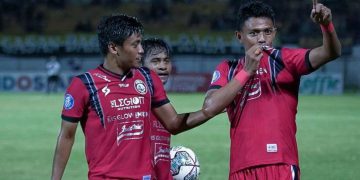 Selebrasi Dedik Setiawan usai cetak gol ke gawang Barito Putera. Foto: Arema FC Official