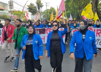 Hadang Unjuk Rasa Mahasiswa, Polisi Diteriaki ‘Sahabat Sambo’