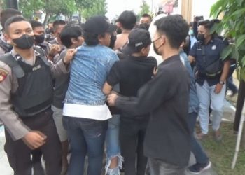 Demo Mahasiswa Tolak Kenaikan Harga BBM Ricuh