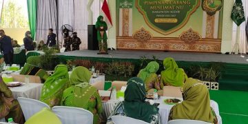 Gubernur Khofifah saat menghadiri pelantikan PC Muslimat NU Kabupaten Kediri. Foto: Bacaini/AK.Jatmiko