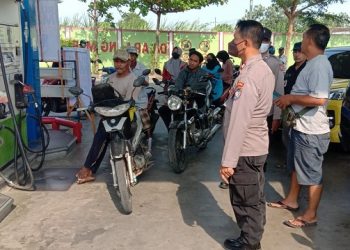 BBM Naik, Pom Bensin di Nganjuk Dijaga Polisi