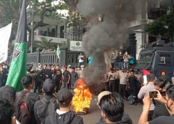 Demo Tolak Harga BBM Naik, Mahasiswa di Malang Tersulut Api