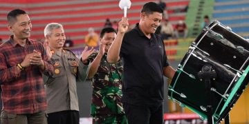 Walo Kota Kediri, Abdullah Abu Bakar membuka Marching Band Competition. Foto: Ist