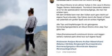 Turis asing kencing sembarangan di Gunung Bromo. Foto: Tangkapan layar